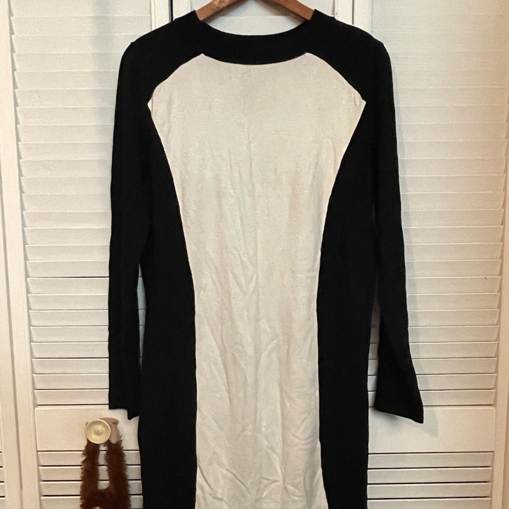 Knee length black & ivory color block sweater dress size XL